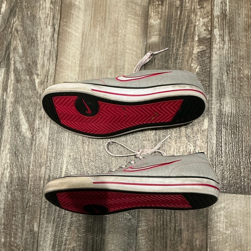 Retro 2009 Nike Women's Gray and Pink Sneakers Size 8.5 - Picture 11 of 12